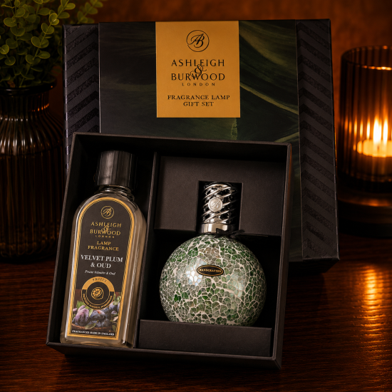 Ashleigh & Burwood Geurlamp cadeauset - Velvet Plum & Oud Ashleigh & Burwood Geurlamp cadeauset - Velvet Plum & Oud